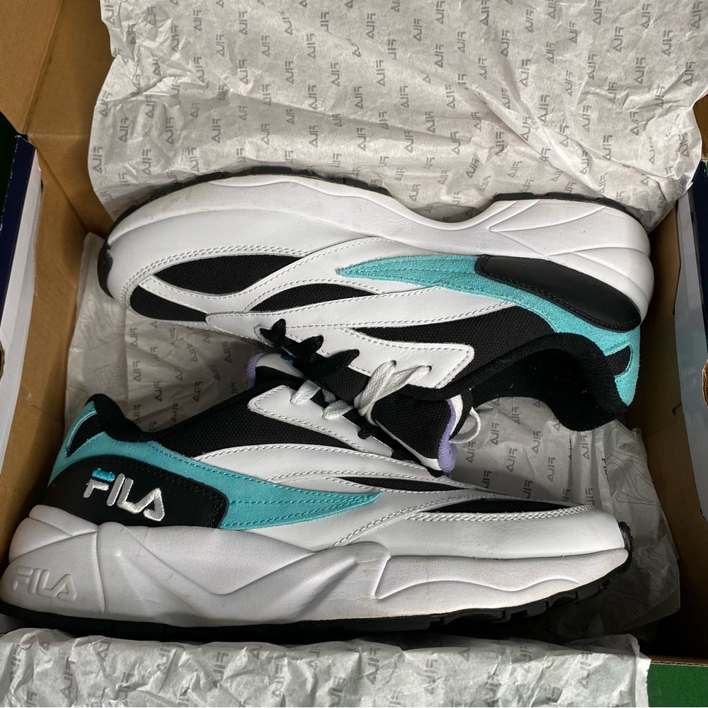 Men’s Filas - Picture 2 of 3